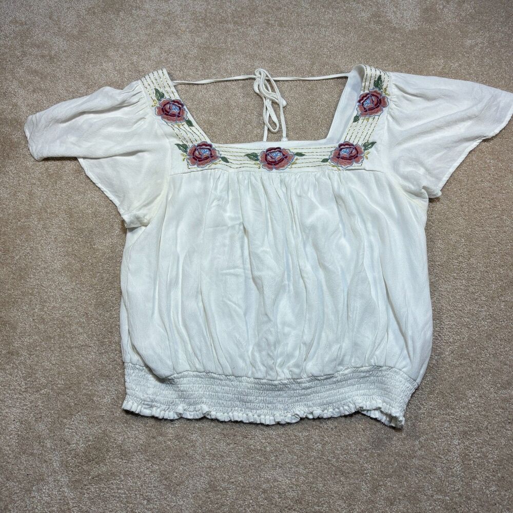in loom Women’s White Embroidered Blouse, Short Sleeve, Floral Neckline Size L